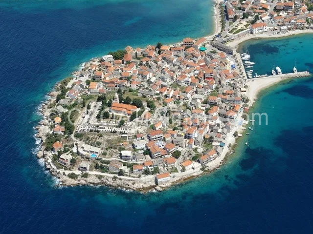 Aerial view of house with sea view with garden in Primosten